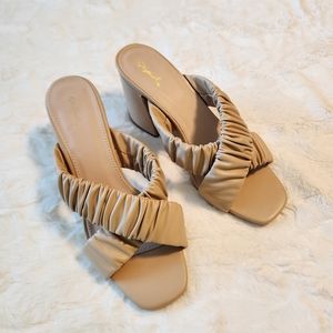 QUPID Nude / Tan Block Heel Summer Sandal,  Size 10, New!